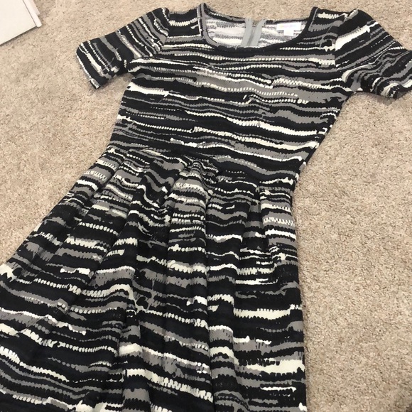LuLaRoe Dresses & Skirts - LulaRoe Amelia Dress
